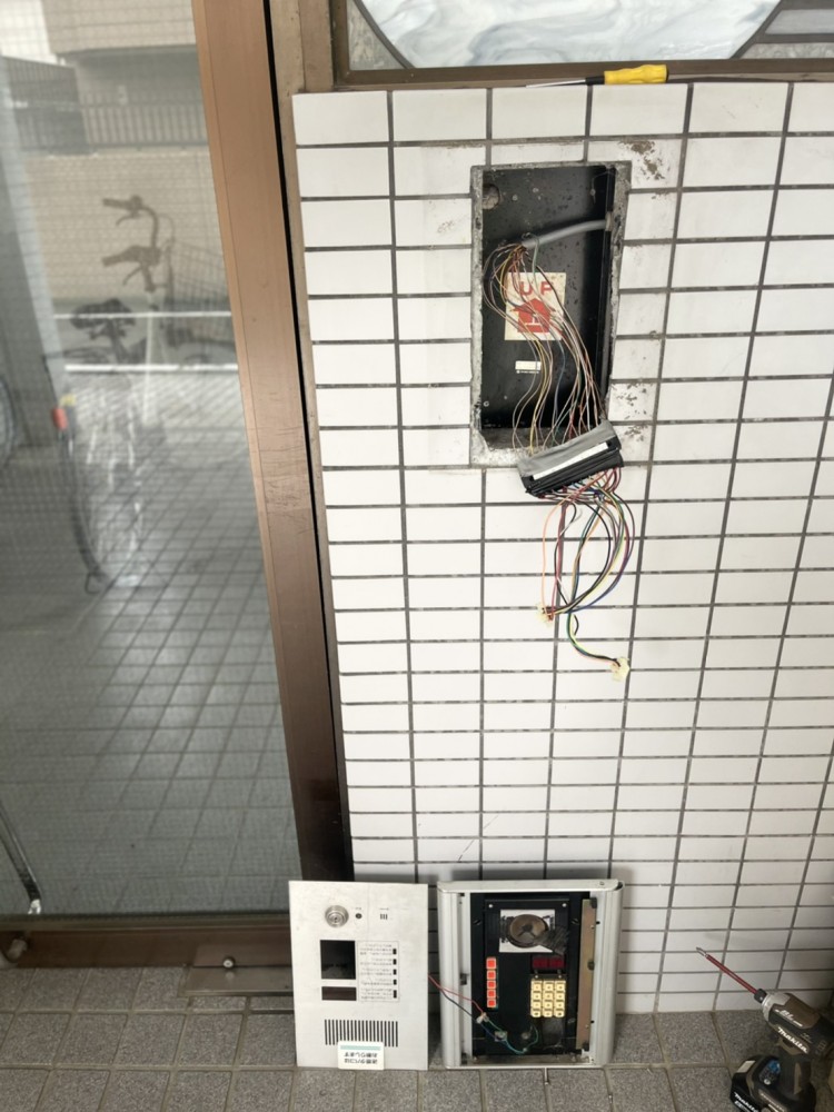 アイホン集合玄関機　取り外し